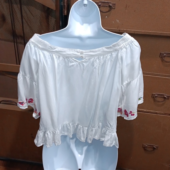 MUSELOOKS OFF THE SHOULDER EMBROIDERY top.   #5767 - Picture 6 of 8